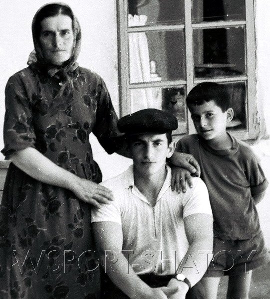 Моя тетя Арубика, брат Магомед Абдулаев - автор всех этих фотографий, и я. Снято в конце 60-х.