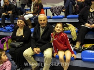 Мама и дед пришли поболеть