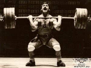 Результат 192,5+240, показанный Ахмадом в 1986 году, и сегодня является недостижимым для многих атлетов высшего уровня.