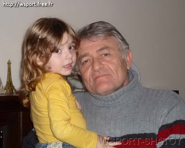 С внучкой Лаурой, 2010 год.