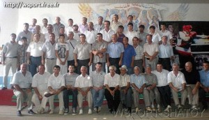 Гости и организаторы турнира. Сидят: 2-й слева - Алихан Джамалдинов, 3-й - Рамзан Ирбайханов (Шахин), 4-й - Артур Бетербиев, 5-й - Рукман Мусаев, 6-й - Бувайсар Сайтиев. Стоит крайний слева - Иса Гамбулатов, вице-президент бельгийского спортклуба "Раерен 2006".