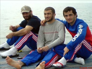 Рамзан Саритов справа