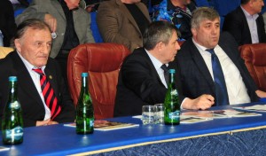 Дэги Багаев, председатель Парламента ЧР Дукуваха Абдурахманов, Хасан Орцуев на Парламентском турнире по вольной борьбе, г.Грозный, 13 апреля 2013г.