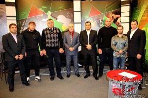 Перед запись пилотного выпуска передачи "Борцовский КЛУБ". Слева-направо: старший тренер сборной ЧР по греко-римской борьбе среди молодежи Сайпуддин Исаев, призер чемпионата мира по вольной борьбе Анзор Болтукаев, заслуженный тренер России по вольной борьбе Жаа Умаров, гл. тренер сб. ЧР по вольной борьбе Салимхан Нуцалханов, директор ЧГТРК "Грозный" Адлан Бачаев, член сб. России по греко-римской борьбе Лом-Али Акаев, олимпийский чемпион Ислам-Бек Альбиев, ведущий передачи "Борцовский КЛУБ" Муслим Гапуев (25 декабря 2013)