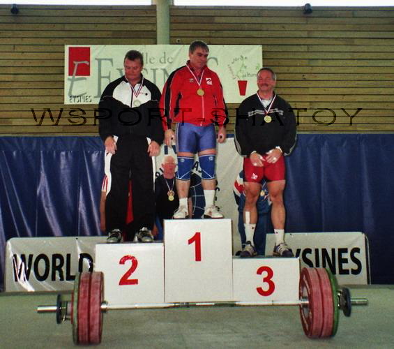 Руслан Тахаев на высшей ступеньке пьедестала почета чемпионата мира 2006 года среди ветеранов