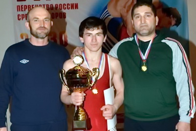 Аслан Висаитов и его тренеры Абубакар Эскерханов, Абдурашид Абдулаев