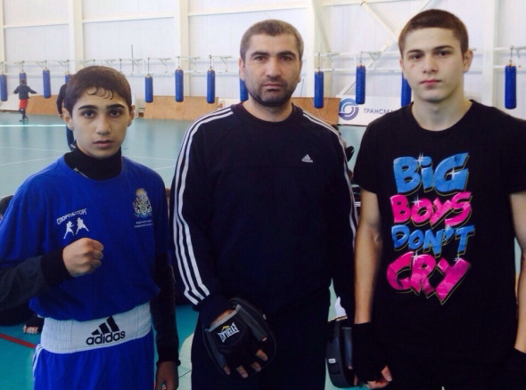 Валид Какаев (справа)