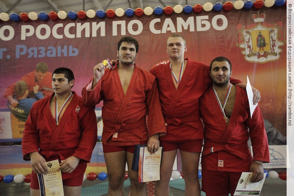 Слева Тамерлан Башаев