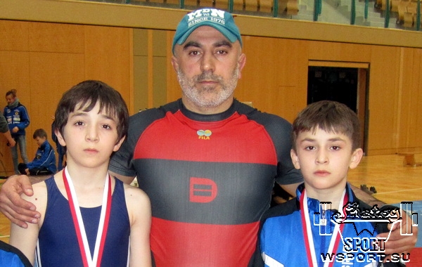 Слева Абхан Хакимов и Умар Чекарбиев